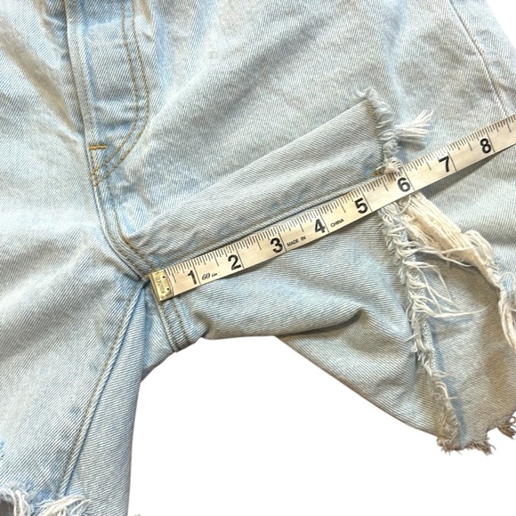 Levi's 501 Womens Mid Thigh Cut Off Shorts- Size 28 - Picture 11 of 11